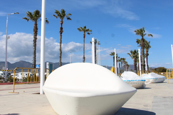 Ferrand�s Salvador incorpora nou mobiliari urb� gr�cies a 300.000 euros de la UE per a millorar el litoral