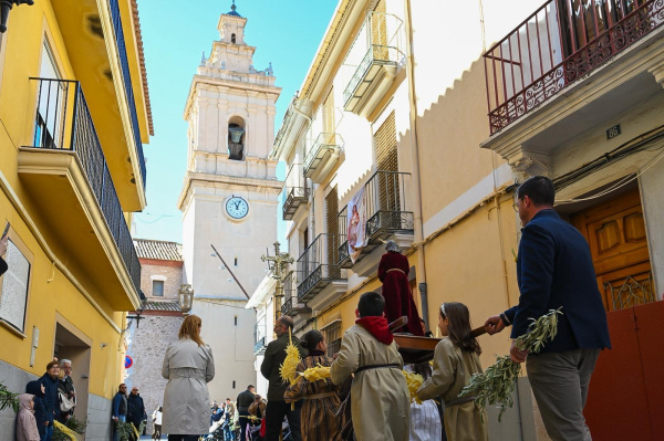 almassora-celebra-un-emotivo-domingo-de-ramos-con-eucaristia-al-aire-libre-en-la-plaza-espa-a