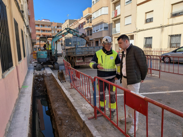 benicarlo-renueva-las-canalizaciones-de-agua-potable-y-de-alcantarillado-en-la-calle-de-la-pau