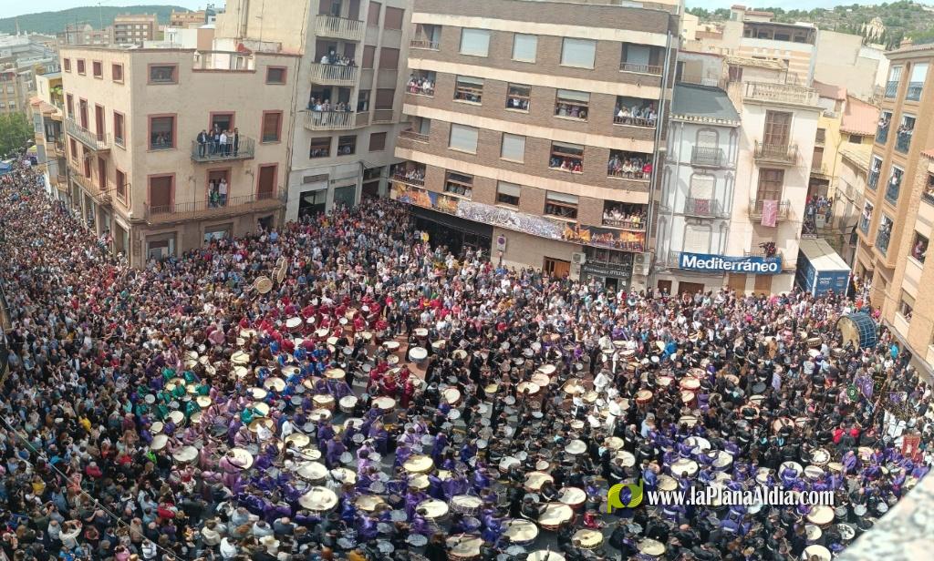 Rompida de la Hora de Alcora en honor a Melchor Pa?s, gran referente referente de sus reconocimientos