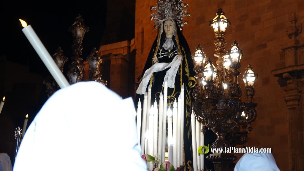 La Verge dels Dolors recorre Borriana en una solemne process? nocturna de Dimecres Sant