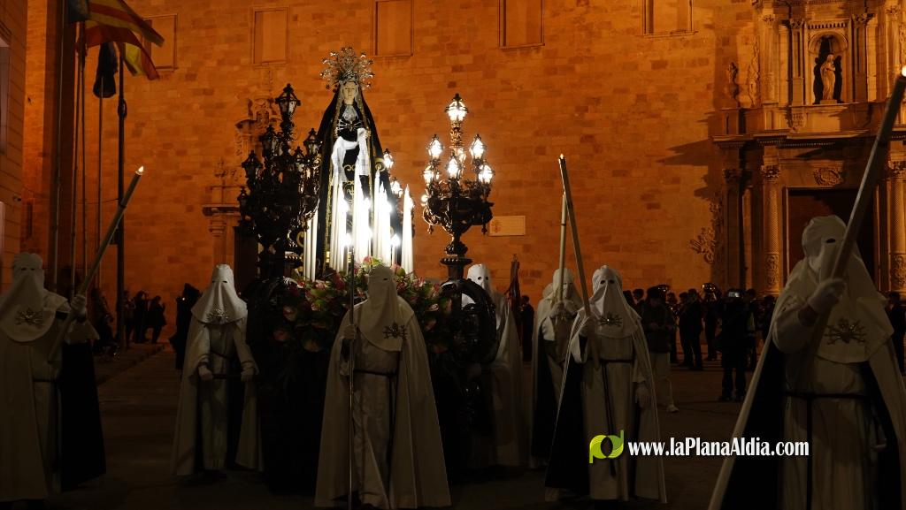 La Verge dels Dolors recorre Borriana en una solemne process? nocturna de Dimecres Sant