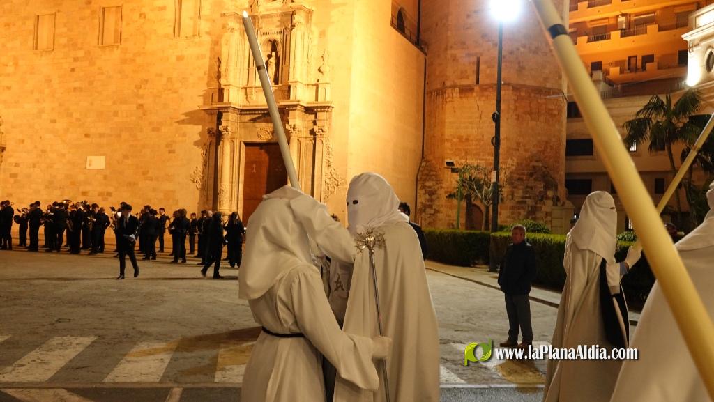 La Verge dels Dolors recorre Borriana en una solemne process? nocturna de Dimecres Sant