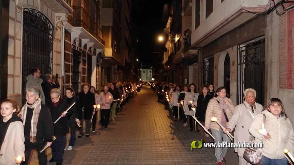 La Verge dels Dolors recorre Borriana en una solemne process? nocturna de Dimecres Sant