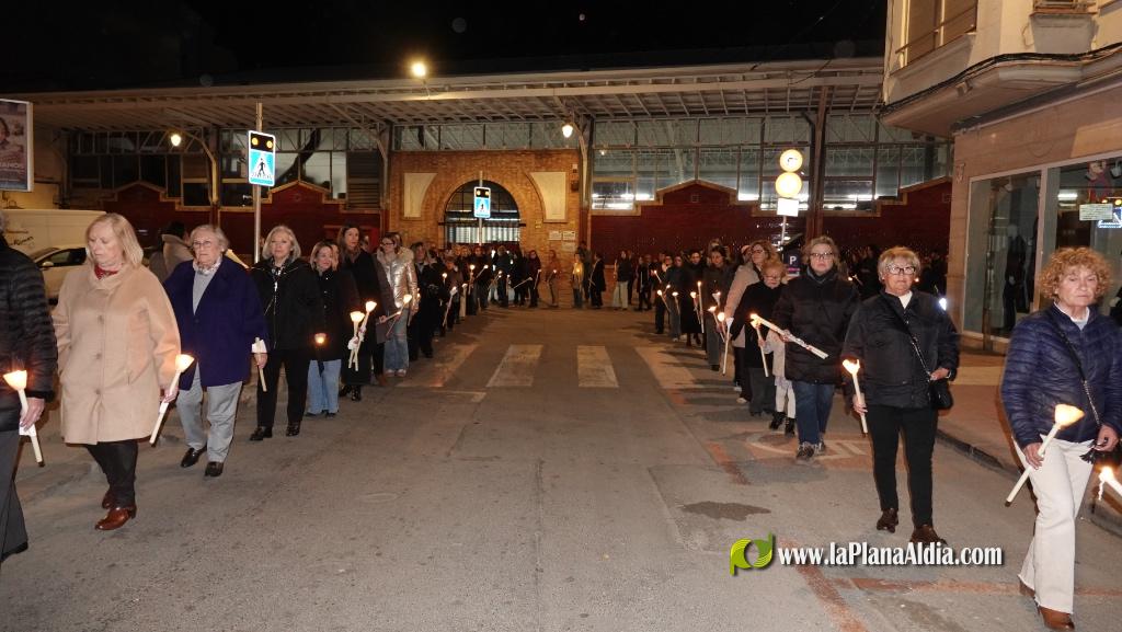 La Verge dels Dolors recorre Borriana en una solemne process? nocturna de Dimecres Sant