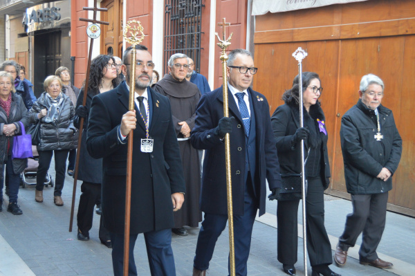 El Viacrucis de Vila-real re�ne a autoridades y hermandades en el convento de los Franciscanos