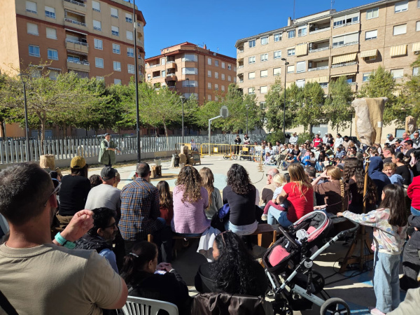 Grau de Circ llena de p�blico el Grao: arranca la s�ptima edici�n del Festival de Circo Contempor�neo con aforo completo