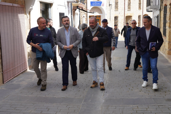 empresarios-turisticos-de-la-pobla-de-benifassa-presentan-retos-de-futuro-ante-turisme-para-un-desarrollo-solido