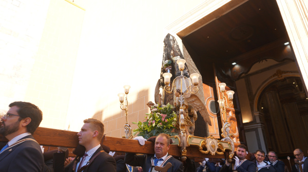 la-semana-santa-de-vila-real-concluye-con-la-procesion-del-encuentro-y-el-traslado-de-las-imagenes-del-cristo-resucitado-y-la-virgen