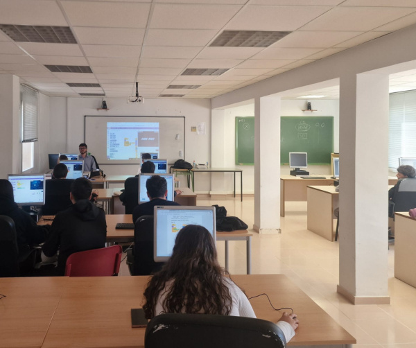 la-pasqua-jove-de-almenara-inicia-con-talleres-tecnologicos-y-una-amplia-programacion-ludica