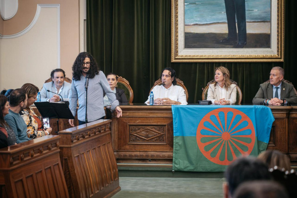 castellon-celebra-el-dia-internacional-del-pueblo-gitano-con-lectura-del-manifiesto-y-acto-institucional-encabezado-por-bego-a-carrasco