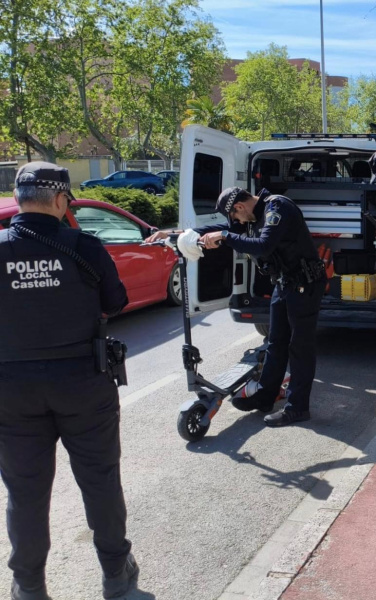 La Polic�a Local de Castell�n interviene un patinete el�ctrico que alcanza 89,9 km/h y supera el l�mite legal