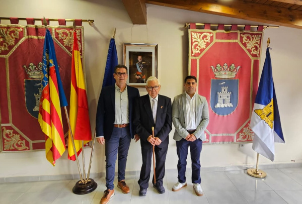 silvestre-vilar-toma-el-relevo-como-juez-de-paz-de-alfondeguilla-tras-40-a-os-de-joaquin-font