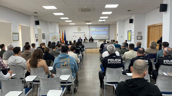 Vila-real refuerza la formaci�n policial en medio ambiente y bienestar animal con una jornada especializada de EFOPOL