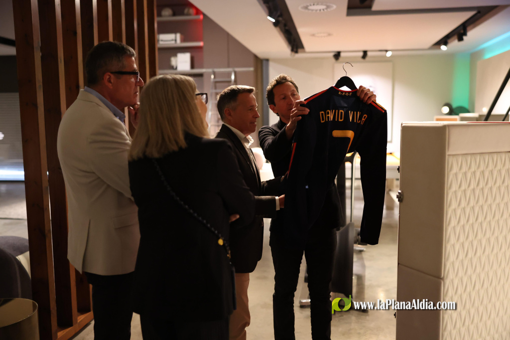 L'alcalde de Borriana visita Col�lecci� Alexandra, firma referent internacional en disseny de mobles de luxe