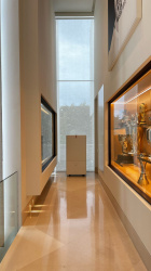 L'alcalde de Borriana visita Col�lecci� Alexandra, firma referent internacional en disseny de mobles de luxe