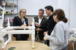 L'alcalde de Borriana visita Col�lecci� Alexandra, firma referent internacional en disseny de mobles de luxe