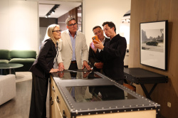 L'alcalde de Borriana visita Col�lecci� Alexandra, firma referent internacional en disseny de mobles de luxe