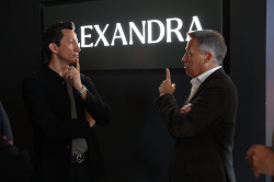 L'alcalde de Borriana visita Col�lecci� Alexandra, firma referent internacional en disseny de mobles de luxe