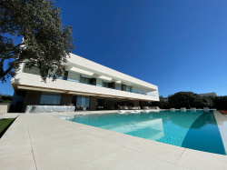 L'alcalde de Borriana visita Col�lecci� Alexandra, firma referent internacional en disseny de mobles de luxe