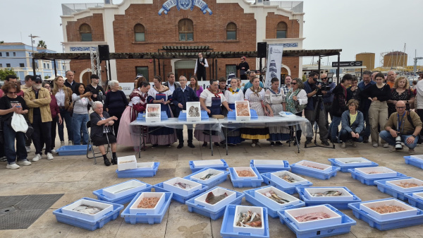 La subasta tradicional de pescado y el mercado marinero, grandes atractivos de la ma�ana en Escala a Castello
