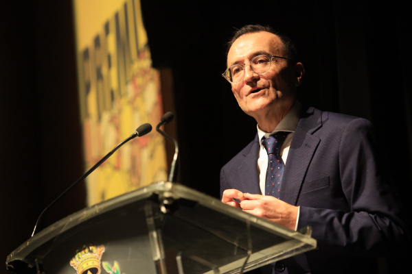 juanjo-clemente-mantenedor-del-pregon-e-imposicion-de-bandas-a-la-reina-de-las-fiestas-2026-en-vila-real