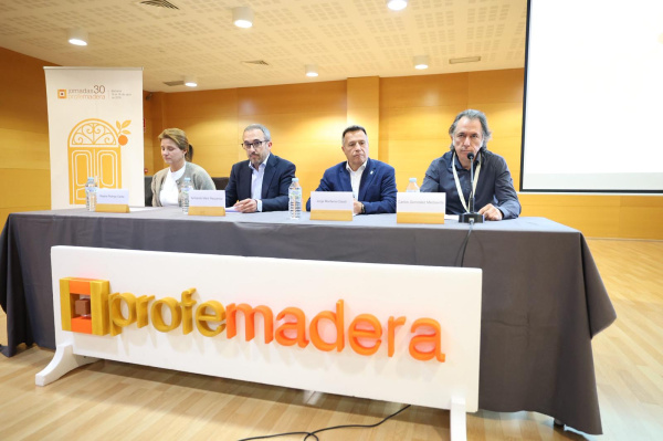 Burriana acoge las 30 Jornadas de Profemadera y planta 18 �rboles para simbolizar la uni�n de las comunidades