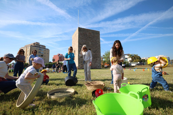 Burriana celebra con �xito la jornada de aprendizaje al aire libre 'Jugamos en familia en el Clot'