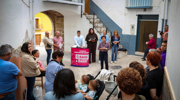 ballester-escucha-a-los-vecinos-de-sant-pere-en-la-nueva-edicion-de-barri-a-barri