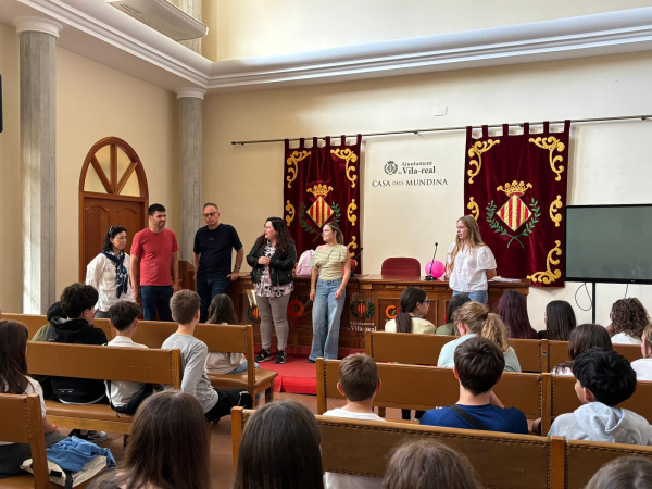 L'alumnat itali� participa en el Consell de Xiquets i Xiquetes de la ciutat, amb la pres�ncia de la regidora de Participaci� Ciutadana