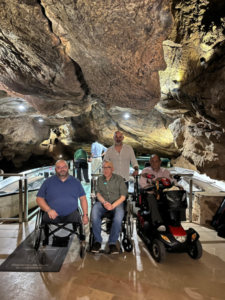 Las Cuevas de San Jos� estrenan barca adaptada para turismo inclusivo