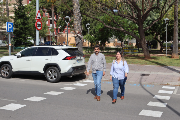 Vila-real incorpora pictogramas en los pasos de peatones de entornos educativos para mejorar la seguridad de personas neurodivergentes
