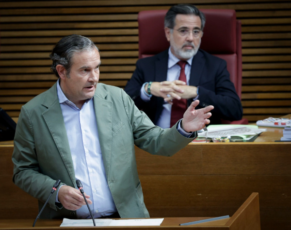 Pastor acusa al PSOE de silencio ante esc�ndalos y defiende la gesti�n del Consell en Les Naus