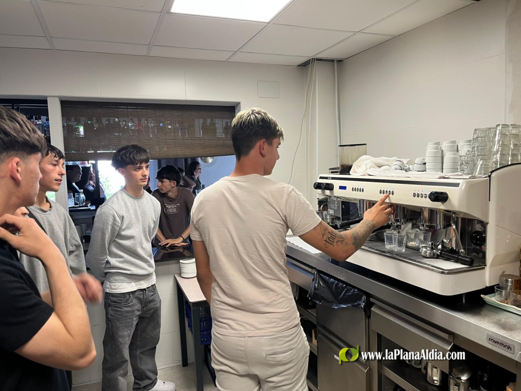 La Vall d'Uix� impulsa un curso de camarero para mejorar la empleabilidad de personas desocupadas