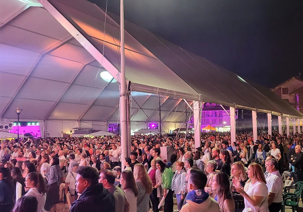 Betx� instal�la una carpa provisional de 2700 m2 per a les Festes Majors