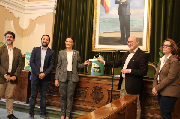 La colla Sense Blau gana el sorteo de la campaña de fomento del reciclaje de Ecovidrio durante las fiestas de la Magdalena 2026, dotado con 3.000 euros