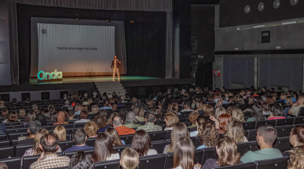 Onda tanca la Setmana de la Salut amb el Teatre M�naco ple per a la xerrada del divulgador Marius Lekker