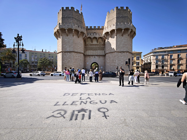 Lo Rat Penat denuncia pintadas catalanistas en las Torres de Serranos tras la manifestaci�n pancatalanista