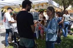 L'�ltima jornada de la Fira del Llibre tanca amb concerts i firmes al jard� Jaume I