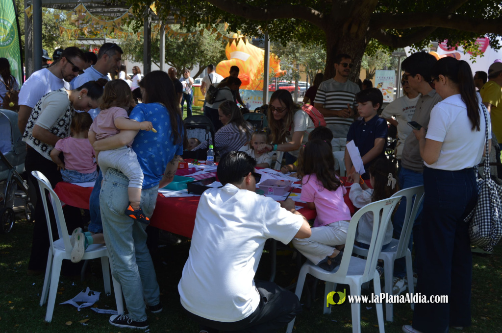 L'�ltima jornada de la Fira del Llibre tanca amb concerts i firmes al jard� Jaume I