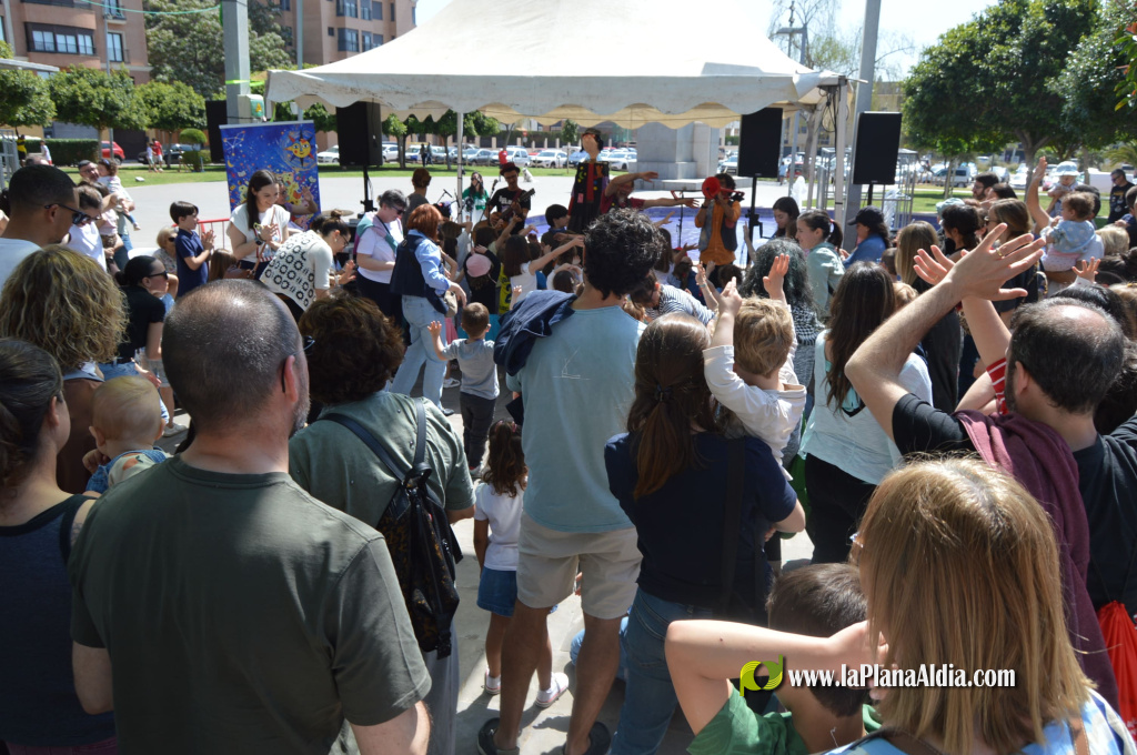 L'�ltima jornada de la Fira del Llibre tanca amb concerts i firmes al jard� Jaume I