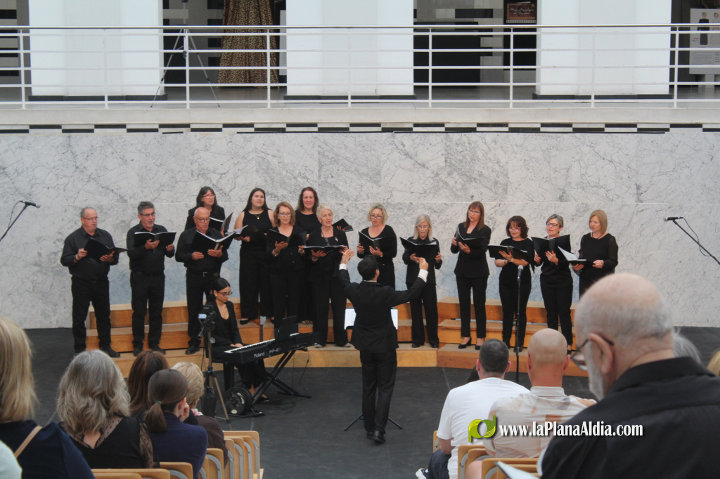 La uni� de veus marca l'emotiu concert Encontres 2026 en el CMC La Merc� de Borriana
