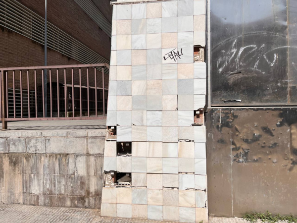 Comprom�s denuncia el deterioro exterior del EACC y exige a Bego�a Carrasco que presione a la Generalitat para su mantenimiento