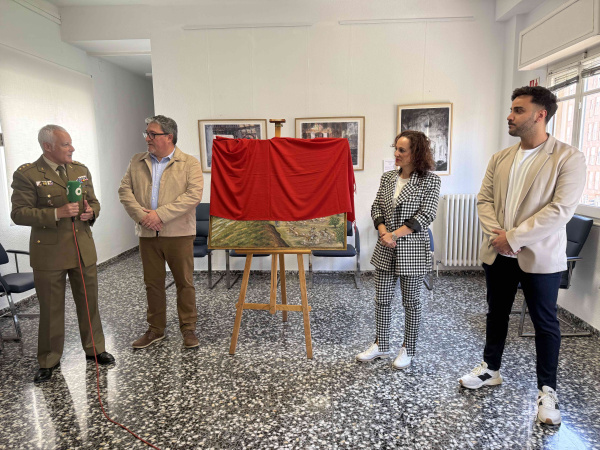 Gregal entrega en la Subdelegaci�n de Defensa la obra de Jaime Viciano sobre el levantamiento del 9 de marzo