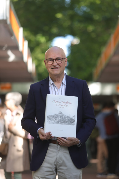 La Universitat Jaume I presenta en la Feria del Libro de Castell�n tres publicaciones de Vicent Garc�a Edo