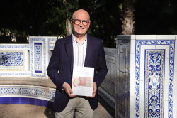 La Universitat Jaume I presenta en la Fira del Llibre de Castell� tres publicacions de Vicent Garc�a Edo