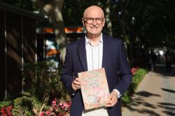 La Universitat Jaume I presenta en la Fira del Llibre de Castell� tres publicacions de Vicent Garc�a Edo