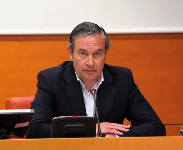 Pastor eleva a 163 millones el coste del primer mes de Arcadi Espa�a como ministro y reclama defensa de los intereses de la Comunitat