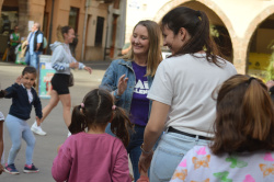 La Escola Municipal de Dansa (EMD) celebra el Dia de la Dansa a la Pla�a de la Vila amb participaci� de ve�ns i la vicealcaldessa