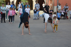 La Escola Municipal de Dansa (EMD) celebra el Dia de la Dansa a la Pla�a de la Vila amb participaci� de ve�ns i la vicealcaldessa